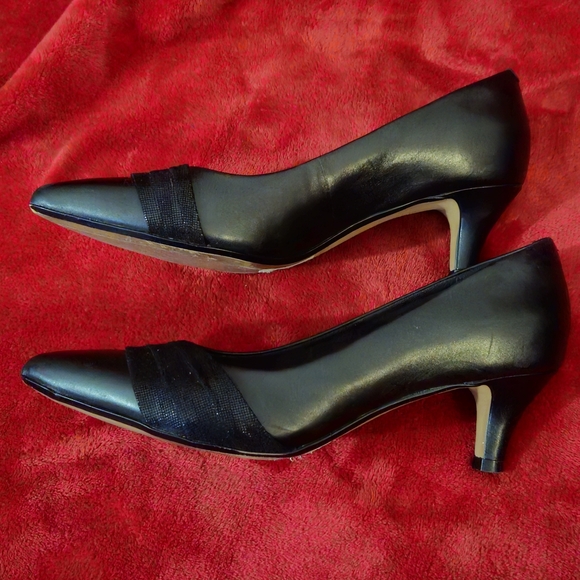 Clarks Collection Linvale Madi Black Low Heel Pumps - Size 8.5 - Picture 2 of 5